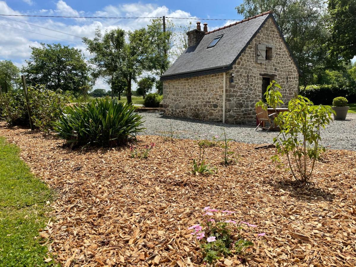 A L'Oree Du Bois Pommerit-le-Vicomte Luaran gambar